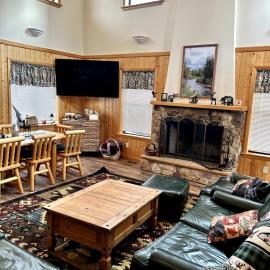Large Family Cabin Near Park City，位于Kamas的酒店