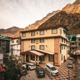 New Hotel Snow Crest,位于巴德里纳特的酒店