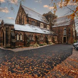The Spire! 1800s Church Rare Find Free Parking，位于锡福斯的酒店