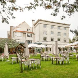 Parkhotel，位于德帕内的酒店