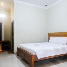 Joglo Manggisan Syariah Kotagede Mitra RedDoorz,位于日惹的酒店