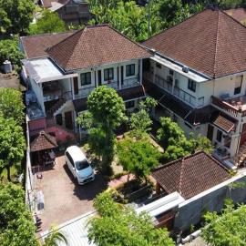 Whiterose Guesthouse，位于圣吉吉的酒店