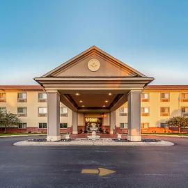 Quality Inn & Suites Hannibal West，位于汉尼拔的酒店