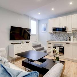 Casa Queen Hotel Leslieville Stylish Suite w Patio