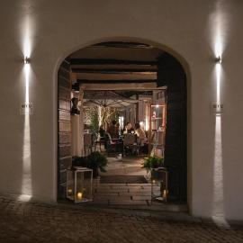 Uve Rooms & Wine Bar，位于拉莫拉的酒店
