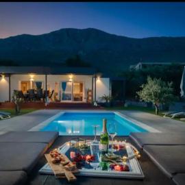 Private Resort Lumianni- 2 Houses，位于卡什泰拉的酒店