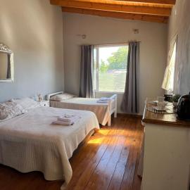 Hospedaje Catriel Habitación Privada con Check-in Autónomo，位于卡特里耶尔的酒店
