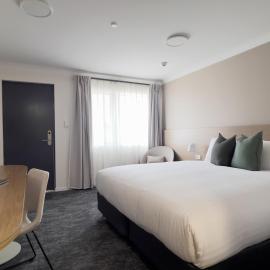 The Phoenix Artesian Spa Resort and Accommodation，位于莫里的酒店
