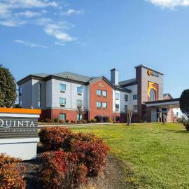 La Quinta by Wyndham Loudon,位于Loudon的酒店