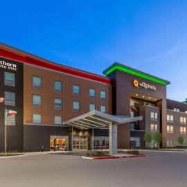 Hawthorn Extended Stay by Wyndham DeSoto，位于迪索托的酒店