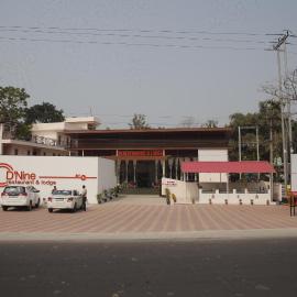 D9 Restaurant and Hotel，位于Khetri的酒店