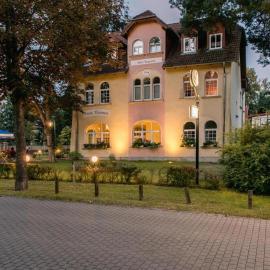 Hotel & Restaurant Raueneck，位于巴特萨罗皮斯库夫的酒店