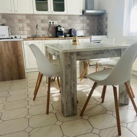 Thermal Next II Weninger Apartman Kiskunhalas，位于基什孔豪洛什的酒店