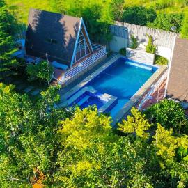 Di Bella Cabin Private Resort，位于Pampang的酒店