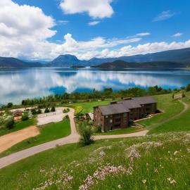 泸沽湖千山继酒店 Lugu Lake Qianshanji Hotel，位于宁蒗的酒店