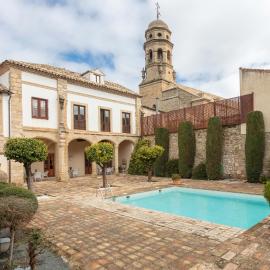 Hotel Puerta de la Luna，位于巴埃萨的酒店