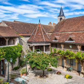 Hôtel De La Beursaudiere,位于Nitry的酒店