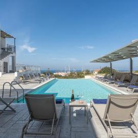 Crabstone Brand New Complex with Pool，位于Khlóï的酒店