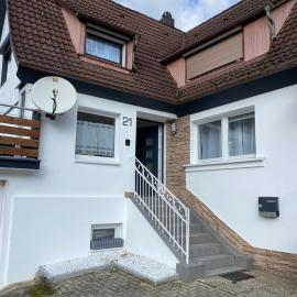 "LE RUISSEAU" Ferien- & Monteurhaus Nähe Freiburg - 5 Zimmer - ideal für Gruppen，位于巴登韦勒的酒店