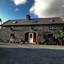 The Burren Coach House，位于Bealaclugga的酒店