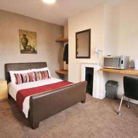 Central Hotel Cheltenham by Roomsbooked，位于切尔滕纳姆的酒店