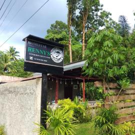 Renny's Tangkoko Safety Stop，位于Bitung的酒店