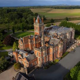 Crewe Hall Hotel & Spa - Cheshire，位于克鲁的酒店