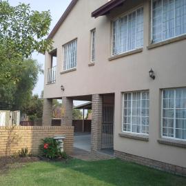 De Zevende Hemel Guesthouse，位于塞昆达的酒店