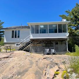 Georgian Bay 3-bdrm lakefront Main House