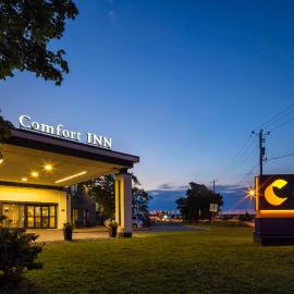 Comfort Inn Montreal Aeroport，位于潘特克莱尔的酒店