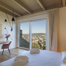 Uefio - Luxury Suites，位于蒙泰迪普罗奇达的酒店