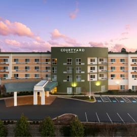 Courtyard By Marriott Fayetteville Fort Bragg Spring Lake，位于斯普林莱克的酒店
