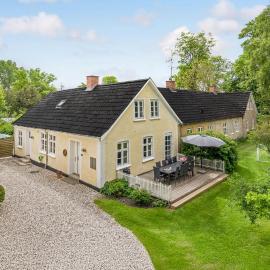 4 Bedroom Cozy Home In Kolind，位于Kolind的酒店