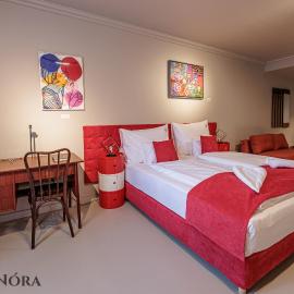 Barka Galéria Hotel és Étterem