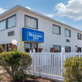 Rodeway Inn & Suites Rehoboth Beach，位于柏斯海滩的酒店