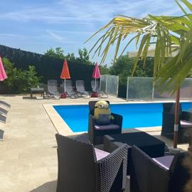 Belle Maison dans le Beaujolais，位于Gleizé的酒店