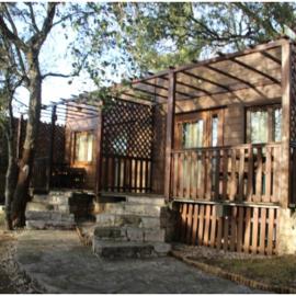 Casas da Gruta - Bungalows，位于Mira de Aire的酒店
