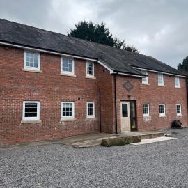 Castell Cottages Central with Parking，位于卡菲利的酒店