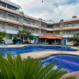 Aparthotel Bernabeth，位于莫姆皮切的酒店
