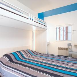ENZO HOTELS 1er PRIX CHARLEVILLE，位于沙勒维尔-梅济耶尔的酒店