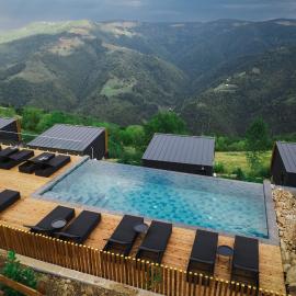 The Altitude Cabin Resort，位于Măguri的酒店