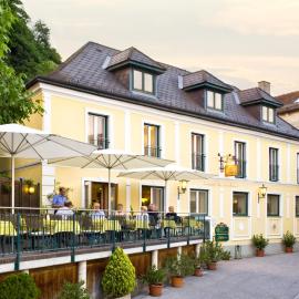 Landgasthof Zur schönen Wienerin，位于多瑙河畔的马尔巴赫的酒店
