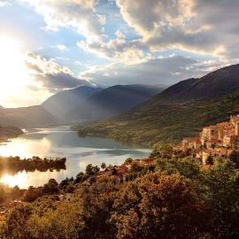 HOTEL HOLIDAYS a Barrea - Natura, Relax e Benessere nel Parco d'Abruzzo，位于巴雷亚的酒店