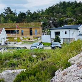 Flott hytte på Bersagel nær sjø，位于桑内斯的酒店