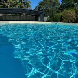 Large house with pool, spa and park，位于Effiat的酒店
