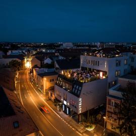 BOUTIQUE HOTEL11 with rooftop SPA，位于尼特拉的酒店