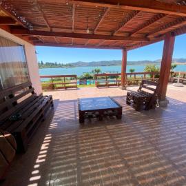 CASA D3 Lago Rapel，位于El Estero的酒店