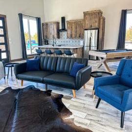 Brand New Yote Cabin, Pool Table, South of Norman，位于柏塞尔的酒店