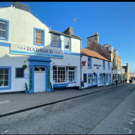 Harbour Inn，位于安斯特拉瑟的酒店