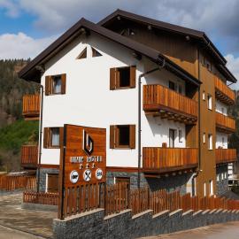 Hotel Unik，位于Statiunea Borsa的酒店